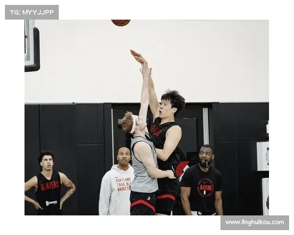 NBA比赛强度全面解析 球员如何应对高强度对抗与竞技压力 NBA比赛强度全面解析 球员如何应对高强度对抗与竞技压力